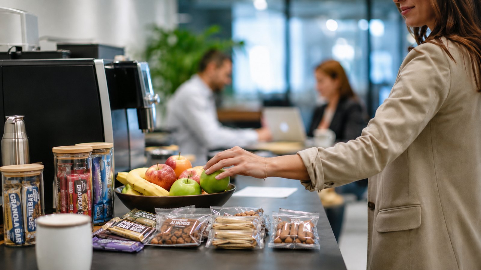 Estación de snacks saludables para reunión corporativa