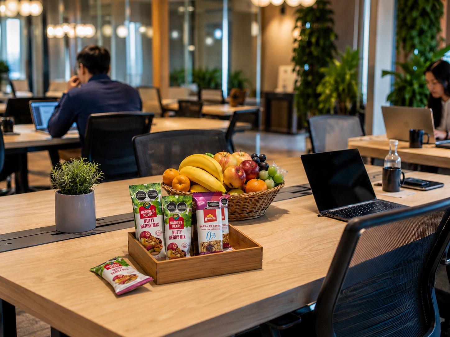 Coworking moderno con fruta y snacks saludables